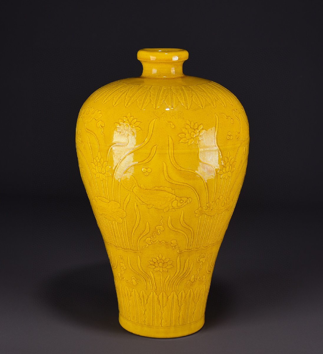 ◆古寳堂◆明 永樂年製款 嬌黄釉 魚藻紋 梅瓶 古陶瓷品 極細工 古置物 古擺件 中国古美術 時代物 古董品