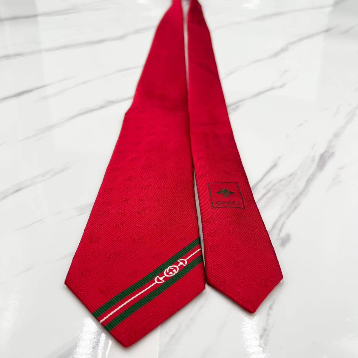 限定カラー 極美品 ネクタイ GUCCI グッチ 現行 シルク シェリーライン ホースビット ダブルG 蜂 bee ワンポイント ソリッド レッド 赤