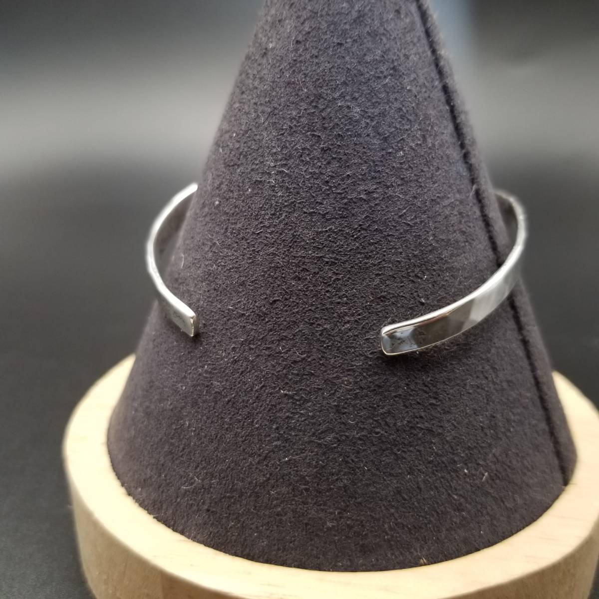 ウェーブ ハンマー打ち 槌目 925 シルバー ヴィンテージ カフブレスレット 銀細工 バングル 11g モダンジュエリー お灑落 8Y-O