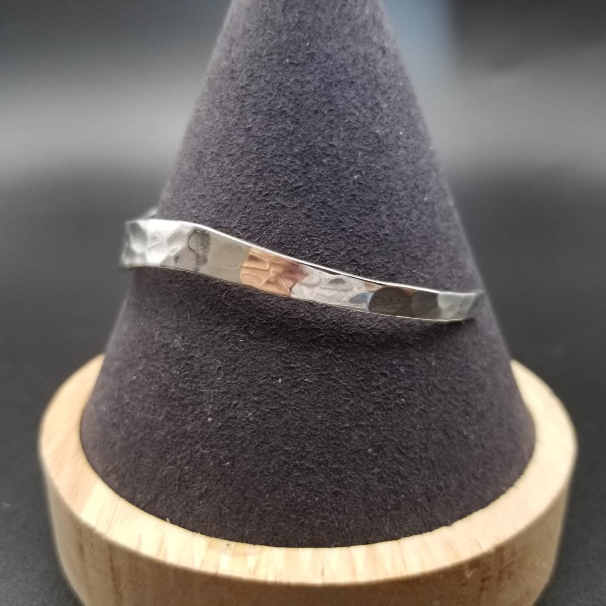 ウェーブ ハンマー打ち 槌目 925 シルバー ヴィンテージ カフブレスレット 銀細工 バングル 11g モダンジュエリー お灑落 8Y-O