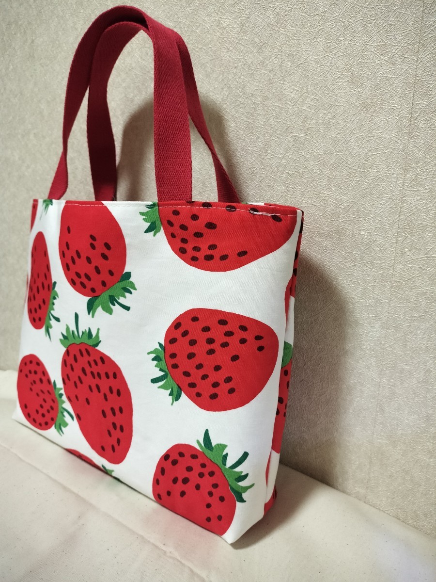 ハンドメイド トートバッグ サブバッグ ミニトートバッグ リバーシブル 大きないちご柄 ユメカワバッグ かわいいバッグ 女の子バッグ|PayPayフリマ 可愛い女の子 ハンドメイド トートバッグ ミニ