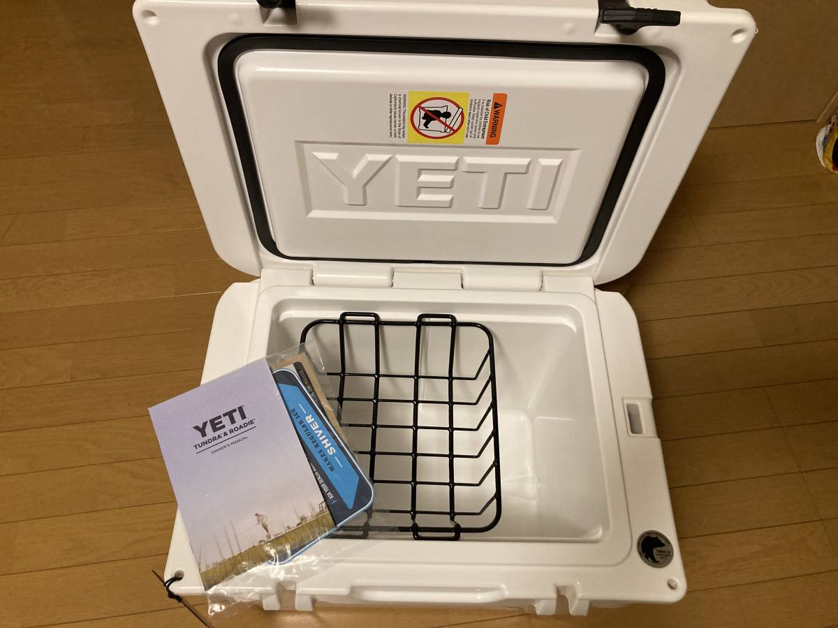 超歓迎】 白 未使用品 アメリカ製 クーラーボックス タンドラ35 YETI