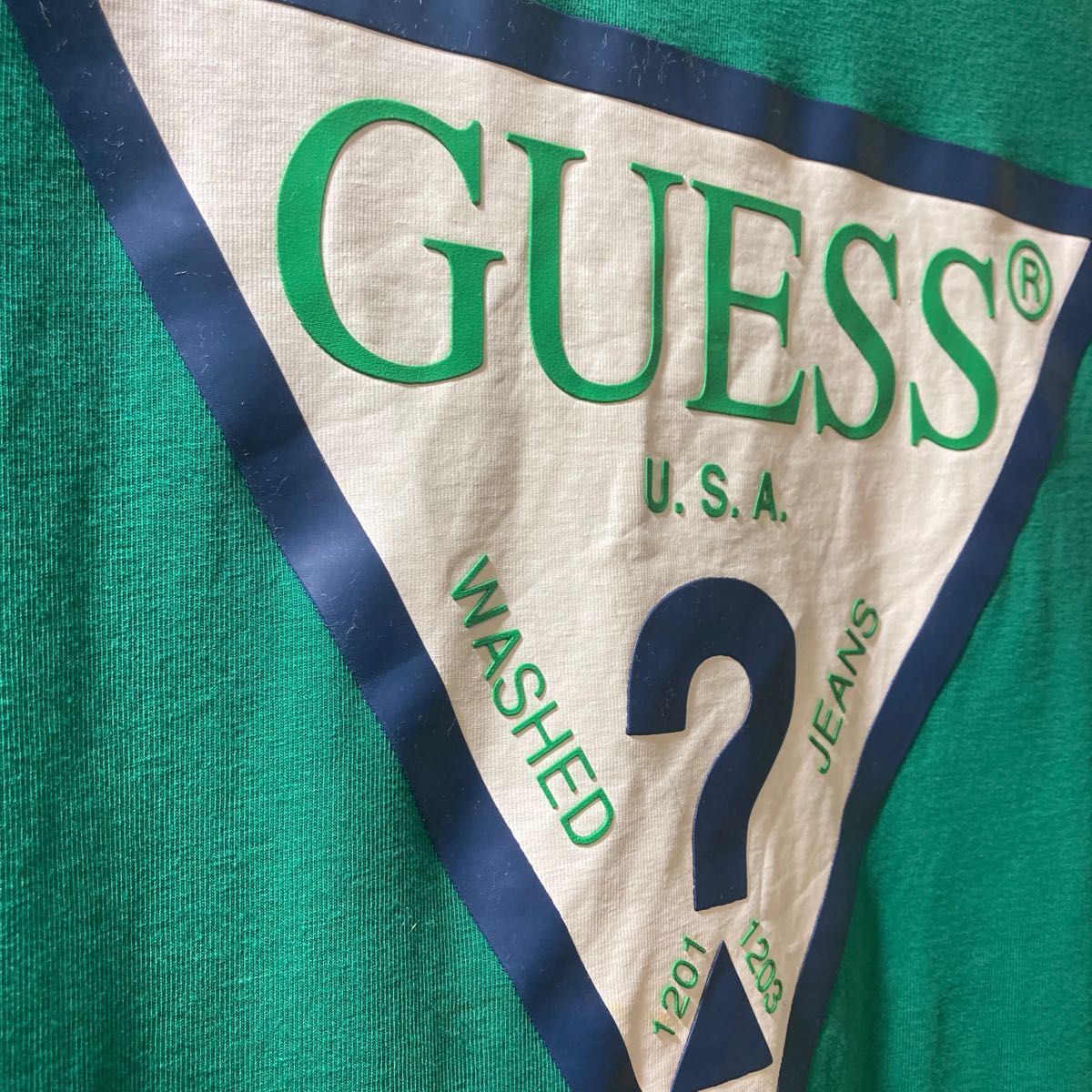 ゲス　tシャツ グリーン　Lサイズ　そんなGUESSが今アツい！