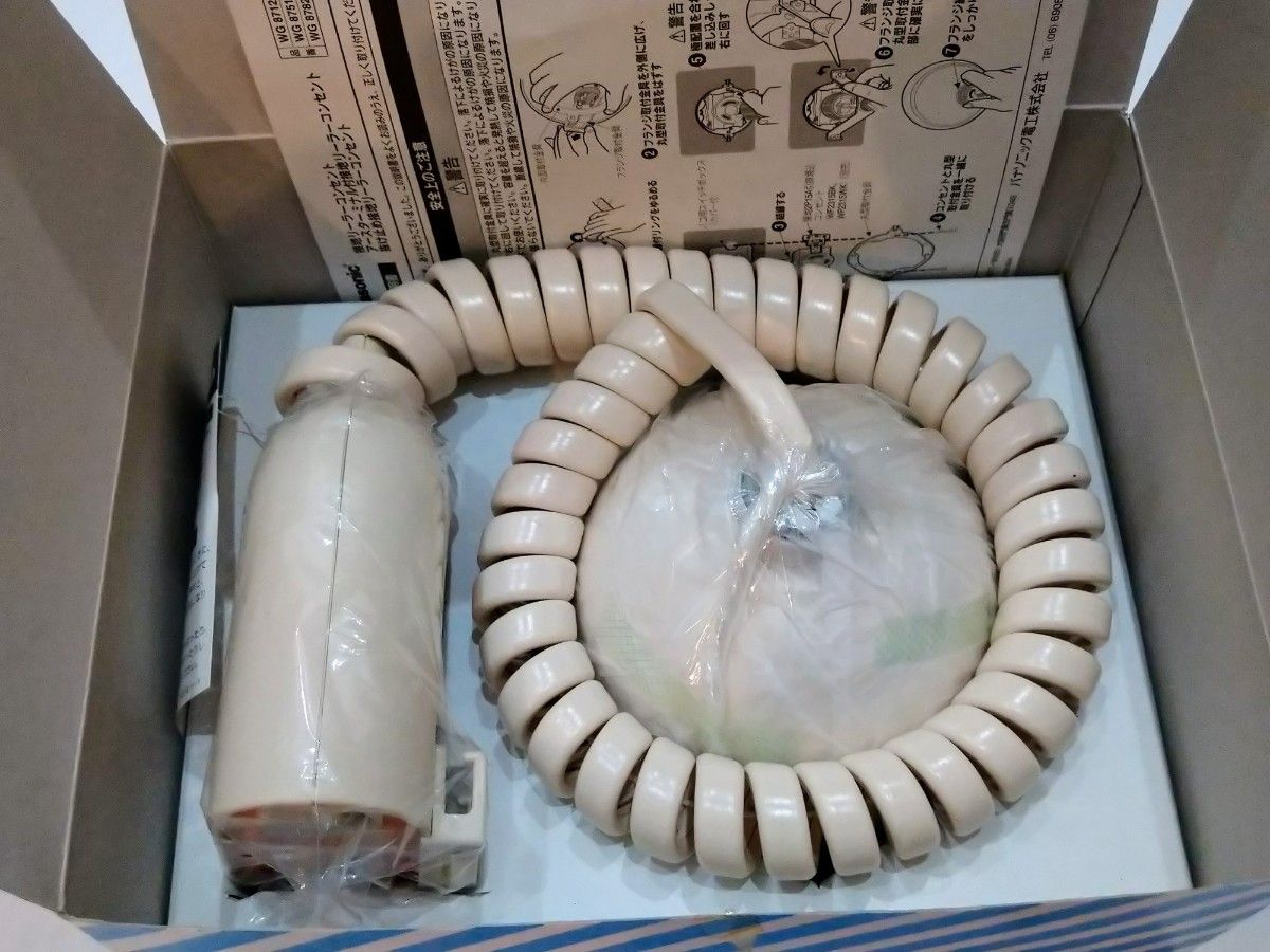 パナソニック電工 抜け止め接地リーラーコンセント 接地2P15A パナソニック電工 抜け止め接地リーラーコンセント 接地2P15A