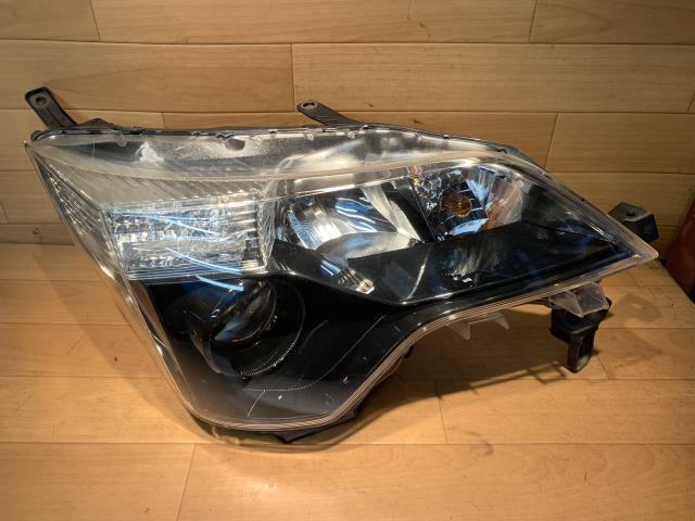 スペイド DBA-NCP145 右ヘッドランプASSY 81110-52F50_画像1