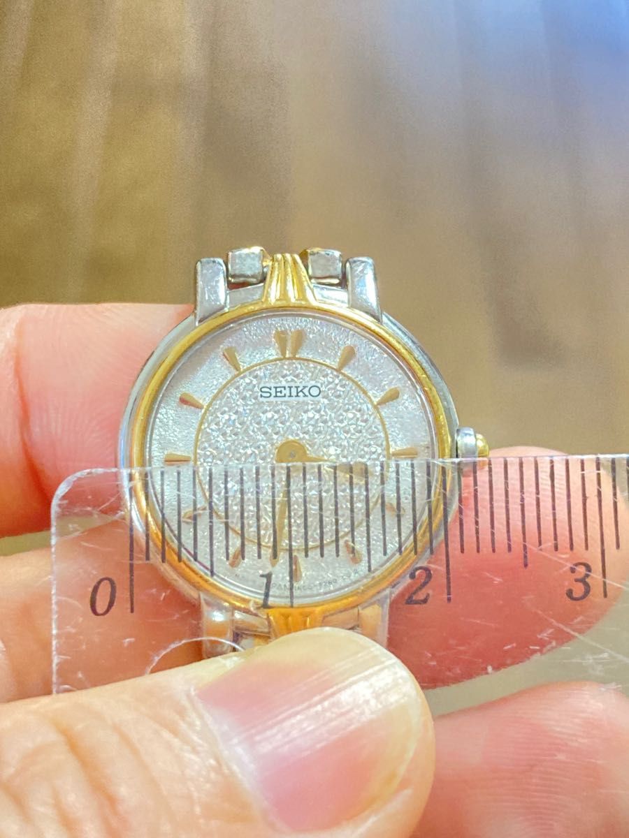 正品 ゴールドとシルバーのコンビ色のSEIKOレディース腕時計です 正品 ゴールドとシルバーのコンビ色のSEIKOレディース腕時計です