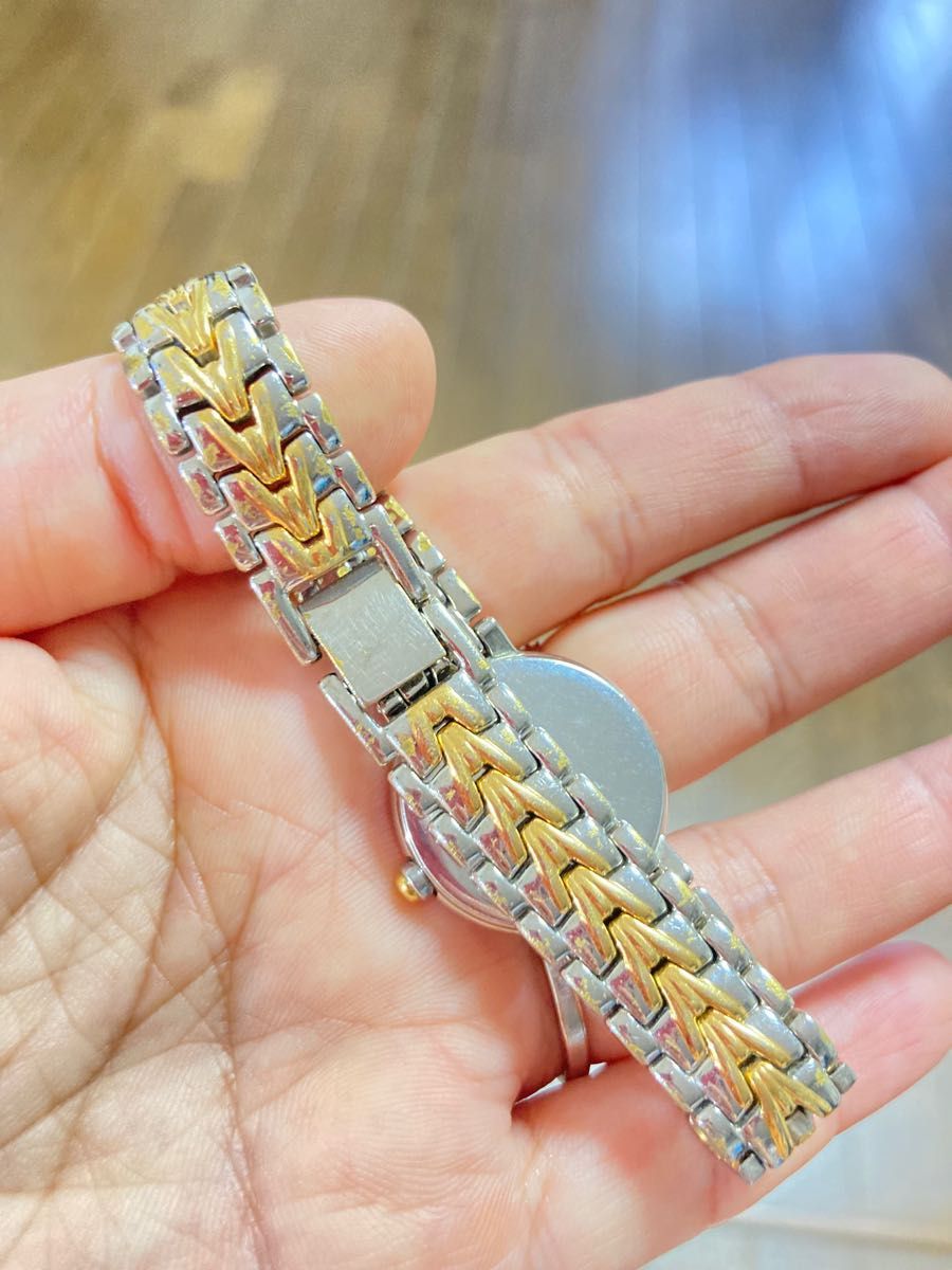 正品 ゴールドとシルバーのコンビ色のSEIKOレディース腕時計です 正品 ゴールドとシルバーのコンビ色のSEIKOレディース腕時計です