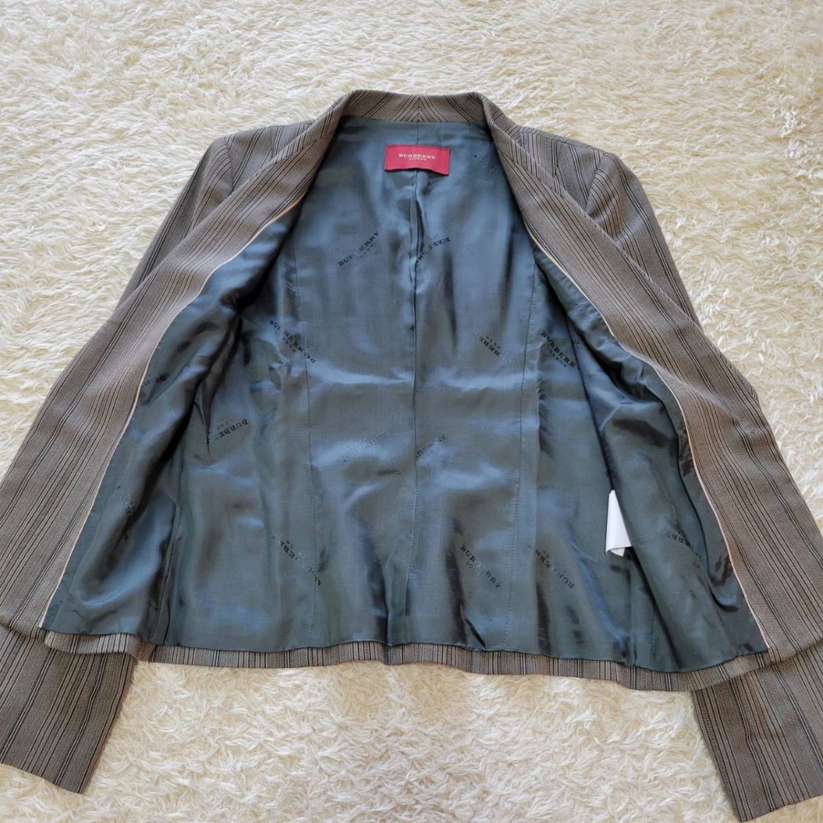 【極美品】希少赤タグ バーバリーロンドン ストライプ スカートスーツセットアップ BURBERRY London ビジュー 大きいサイズ 44 2XL 3L