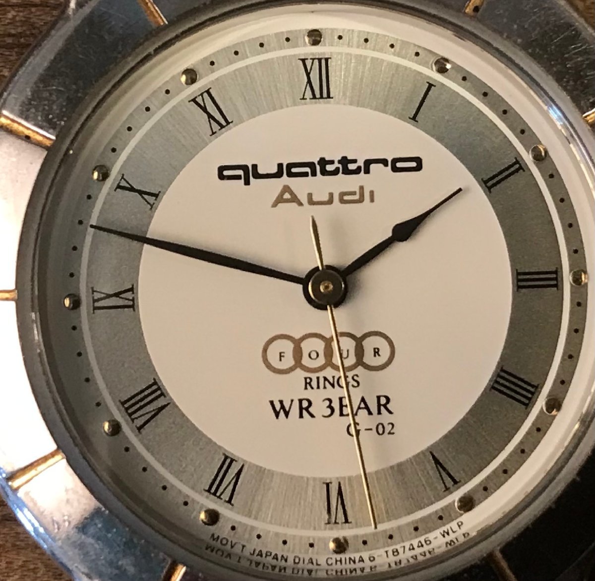 SS-1215■送料込■Audi Quattro Four RINGS WR 3BAR G-02 クォーツ 腕時計 時計 メンズ 防水 アンティーク 61g●ジャンク扱い/くATら_画像2