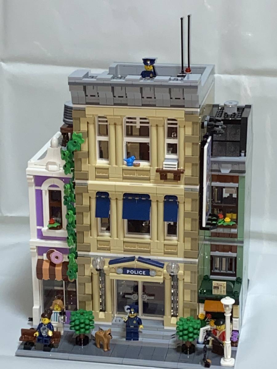 送料込み 完成品 レゴ LEGO レゴクリエイター 警察署 10278 街シリーズ