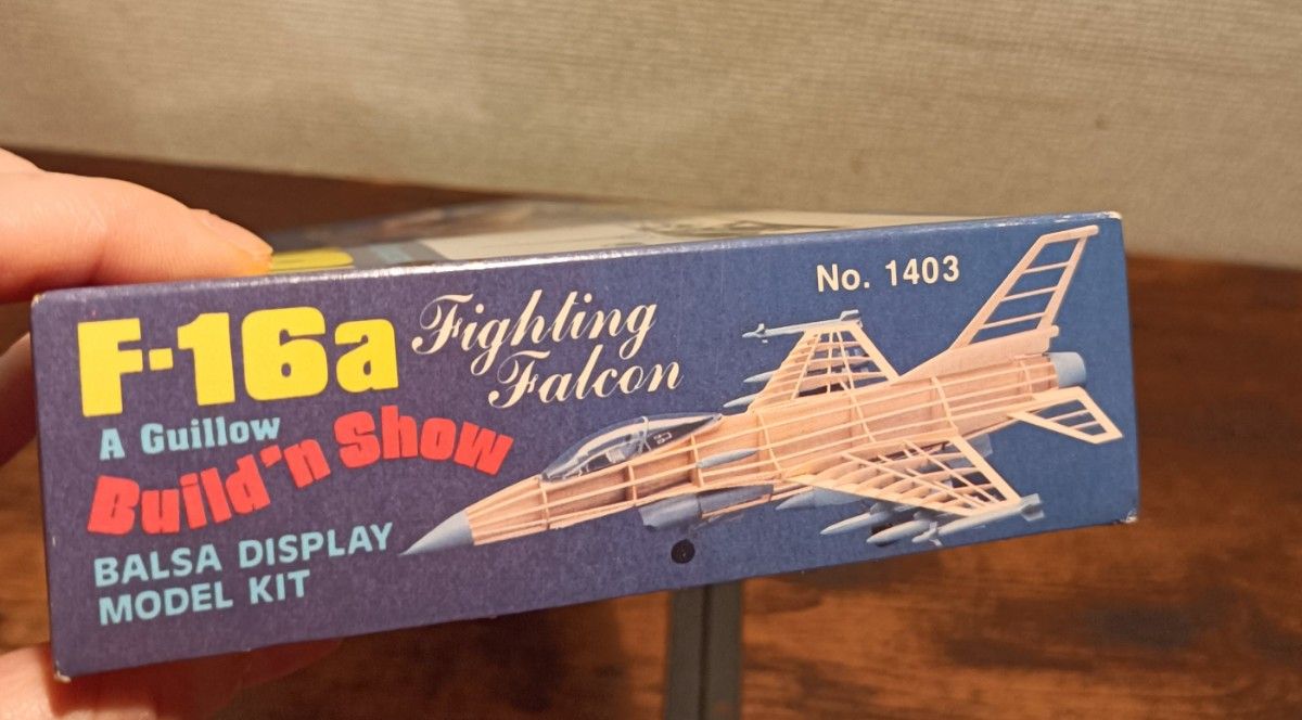 超美品 F-16a Build'n Show バルサーキッド