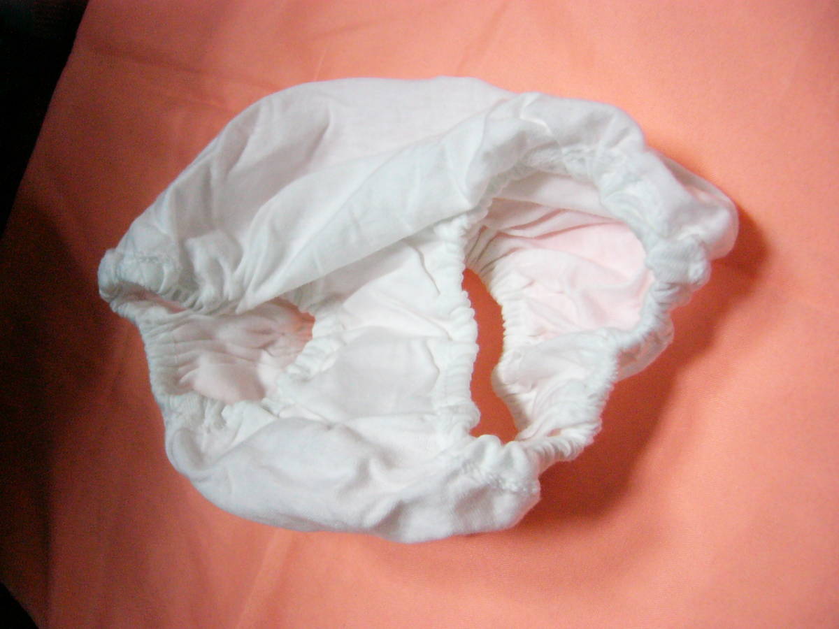 スキャンティー　昭和レトロ　ショーツ　パンティー　くしゅくしゅ　小さい　真っ白　ピンクリボン付　清潔感溢れて　日本製.綿100%.未使用_長期保管品ですから一度洗濯してから着用を