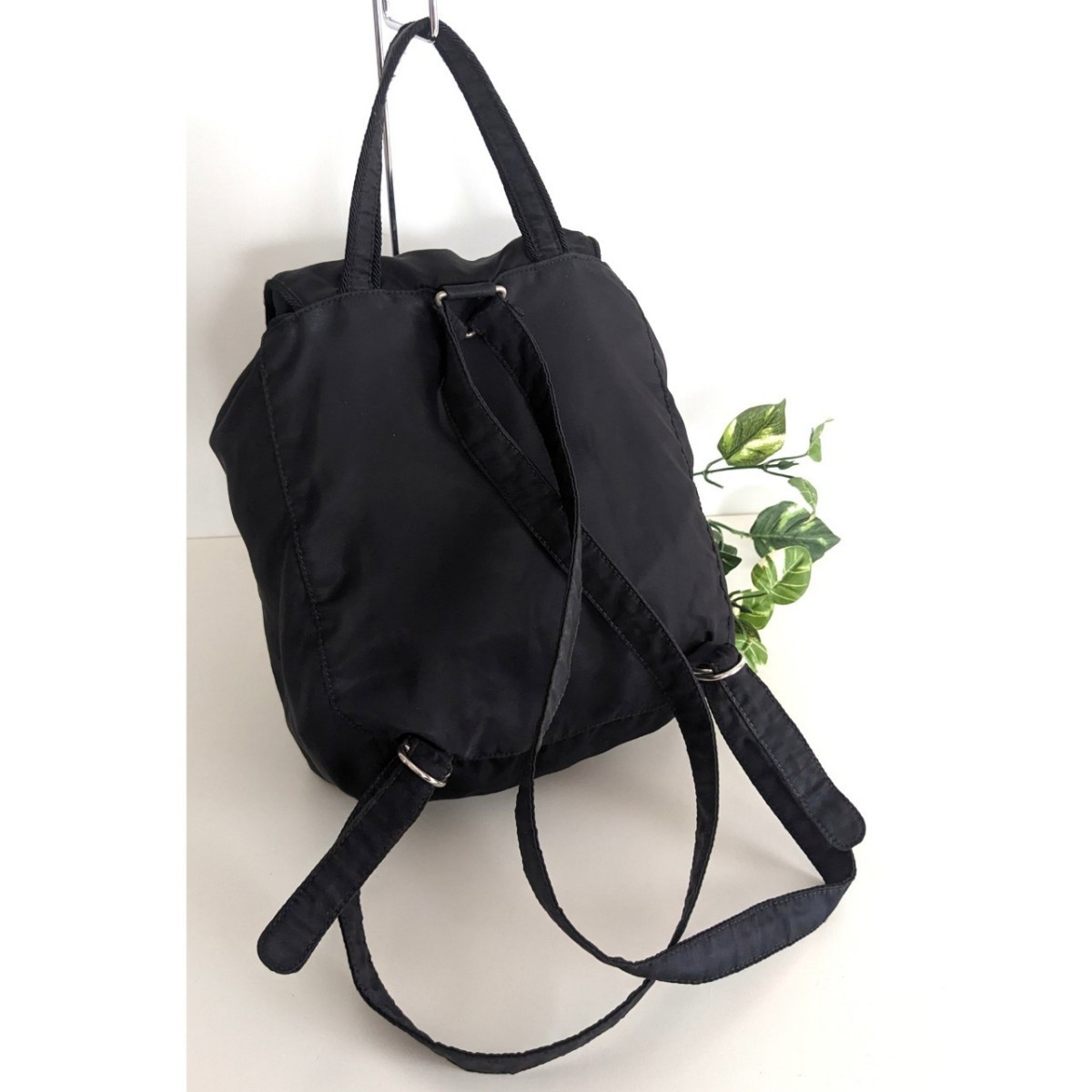 PRADA オールドプラダ 刺繍 ヴィンテージ ナイロン 巾着 ミニリュック 軽量 バッグ 鞄 バックパック 黒 ブラック レディース メンズ