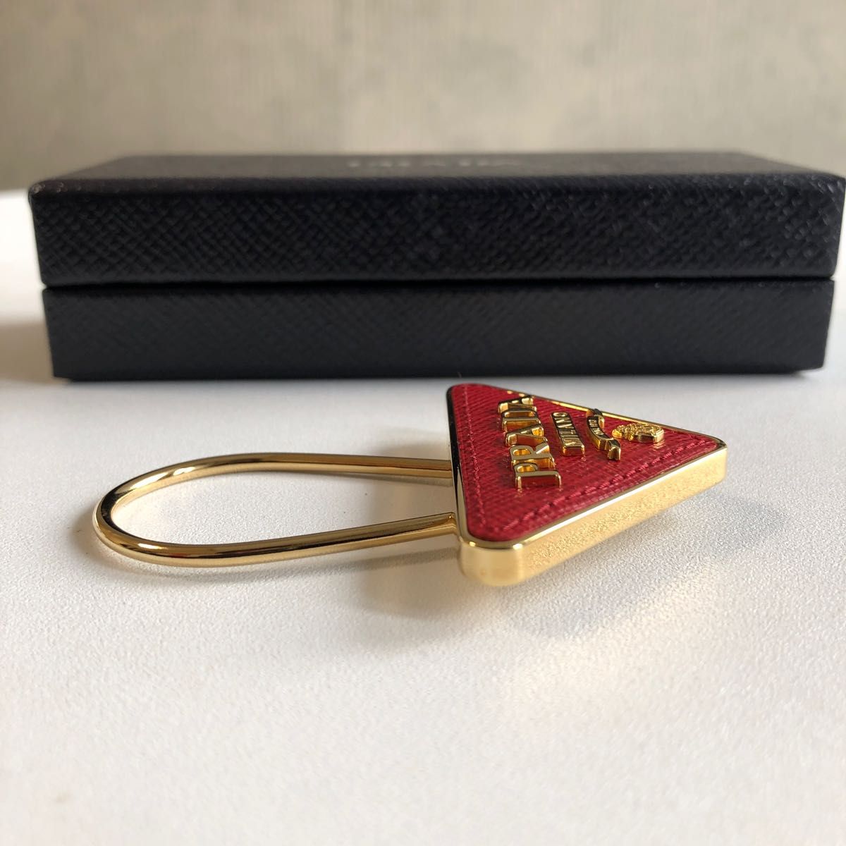 PRADA プラダ サフィアーノレザー キーリング キーホルダー 赤色