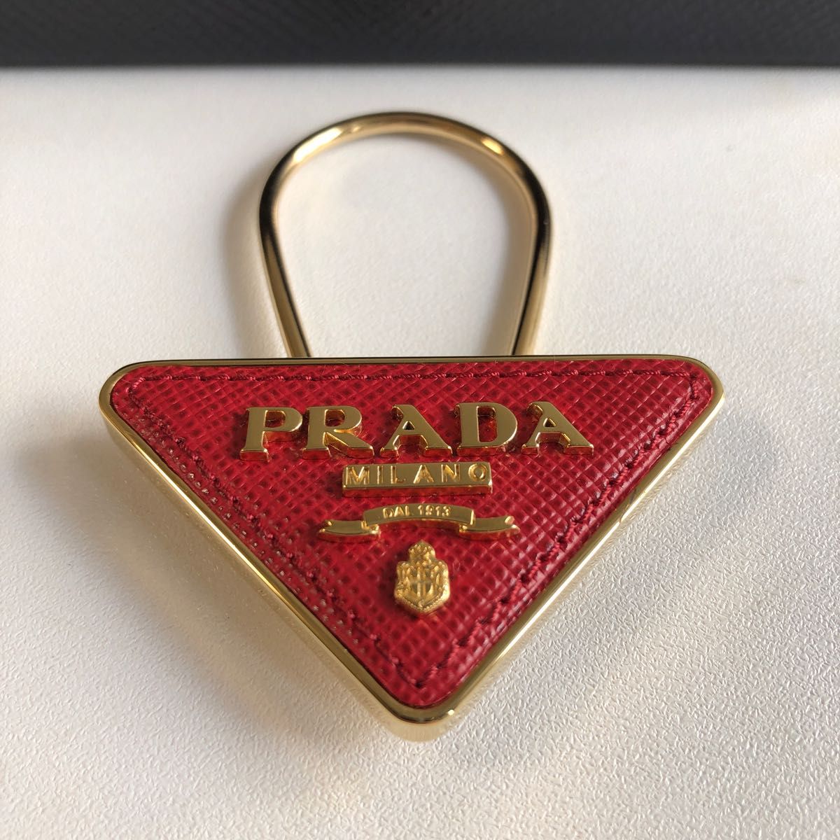 PRADA プラダ サフィアーノレザー キーリング キーホルダー 赤色