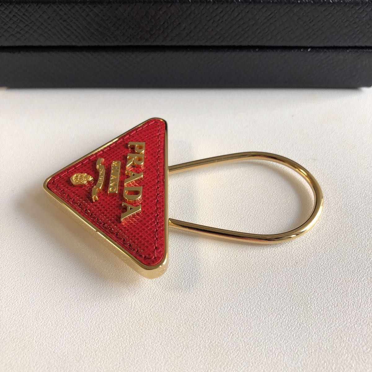 PRADA プラダ サフィアーノレザー キーリング キーホルダー 赤色