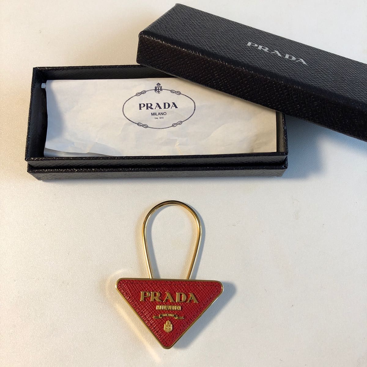 PRADA プラダ サフィアーノレザー キーリング キーホルダー 赤色