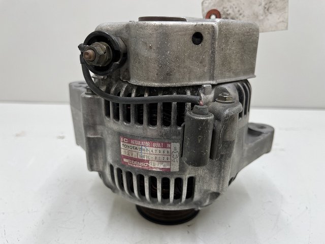 * Toyota Crown 130 series 89 year MS137 Dynamo / alternator 27060-42060 ( stock No:44080) (1505) *