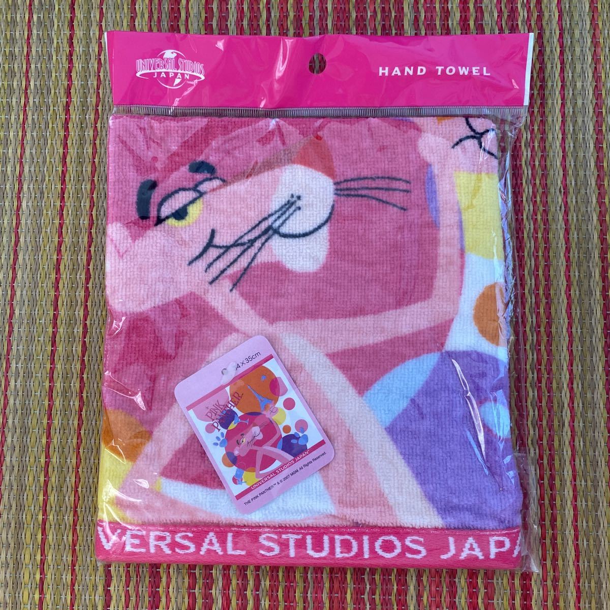 UNIVERSAL STUDIOS JAPAN PINK PANTHER HAND TOWEL Pink Panther hand towel size approximately 34×35.