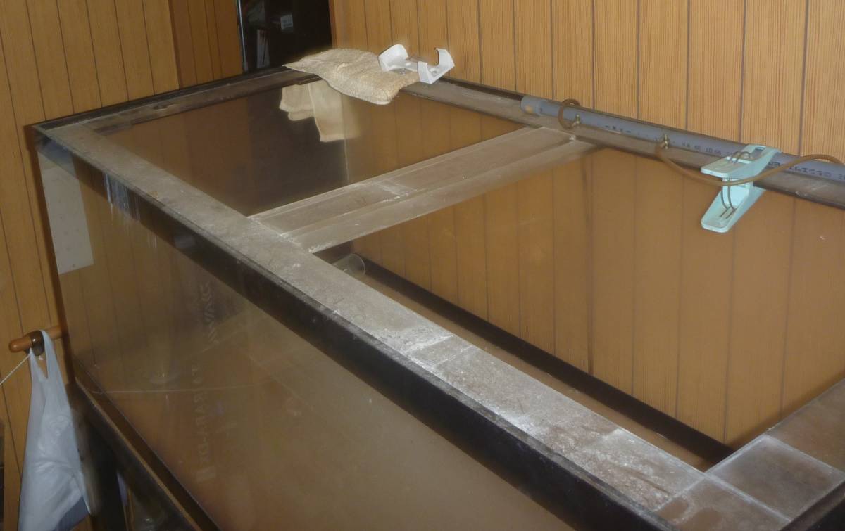 引取り限定 【大型水槽】中古アクリル水槽 1200x600x450mm 板厚8