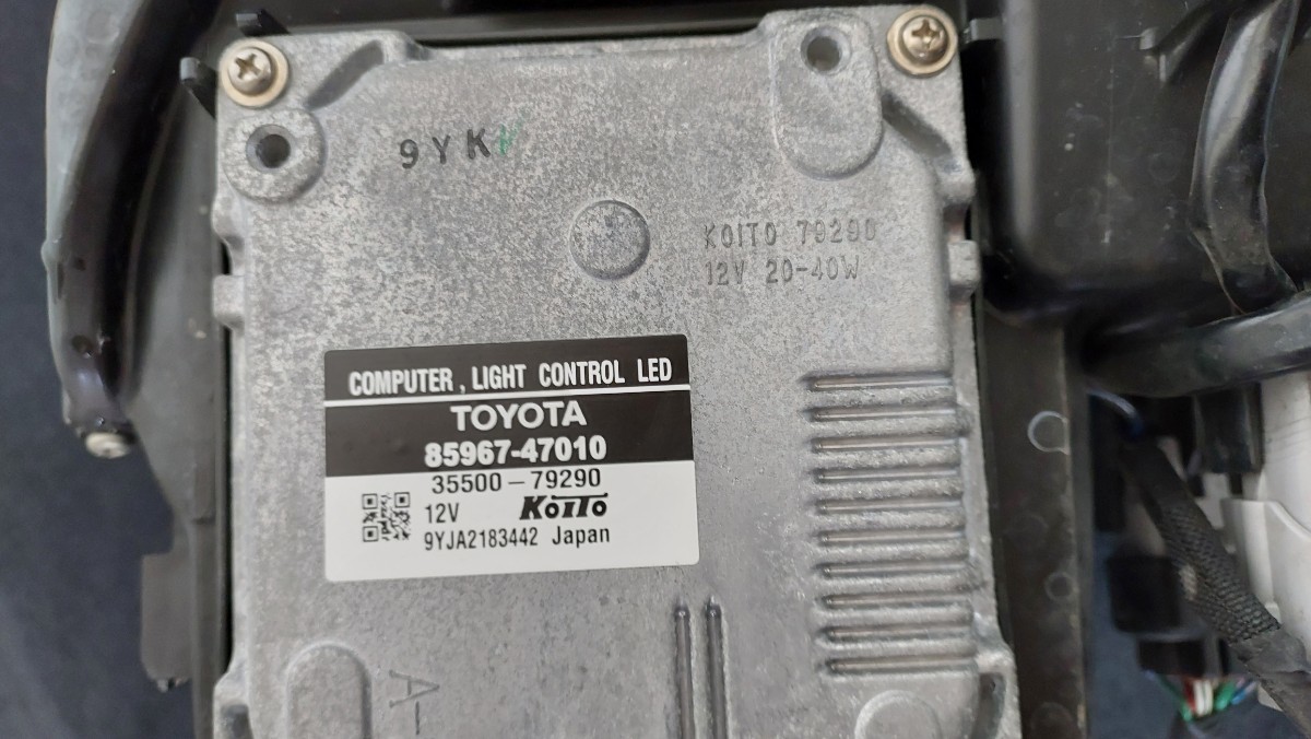トヨタAZK10 サイ 純正 LEDヘッドライト右 ライトコントロール