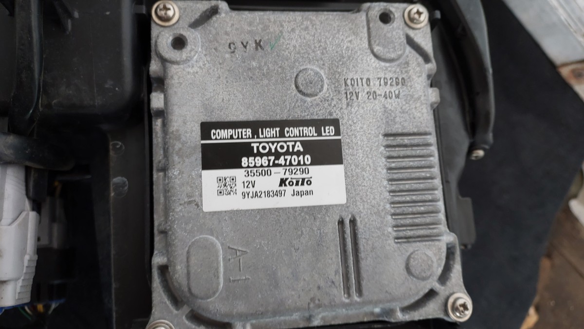 トヨタ AZK10 サイ純正 LEDヘッドライト左 ライトコントロール