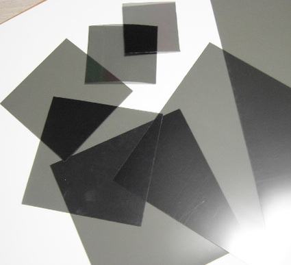 国産の無色偏光板（250 x 230 mm) 片面接着材付き　２枚_画像3