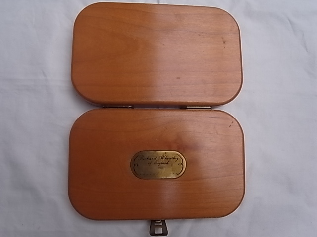 ***　Richard Wheatley Wood Compartment Fly Box with Flies ・ ホイットレー フライ ボックス　*** . _画像2