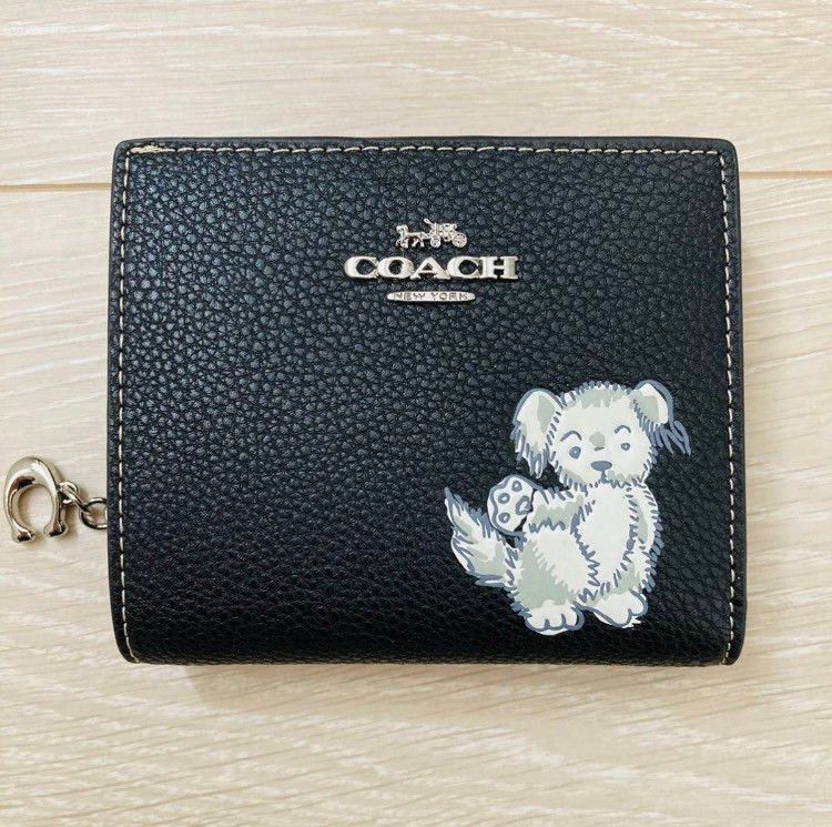 新品・未使用】coach コーチ かわいい犬ちゃん柄 ブラック 新品・未使用】coach コーチ かわいい犬ちゃん柄 ブラック