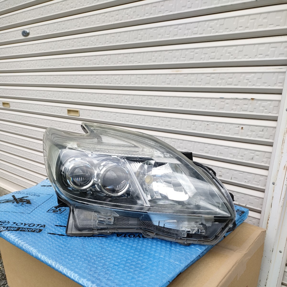 送料無料 プリウス 30 後期 ZVW30 ヘッドライト 右 ジャンク 送料無料 プリウス 30 後期 ZVW30 ヘッドライト 右 ジャンク