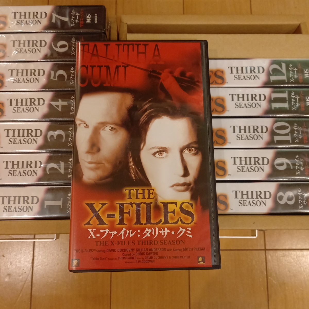☆　VHSビデオ12本＋１本　 X-ファイルサード コレクターズボックス 　THIRD　SEASON　_画像1