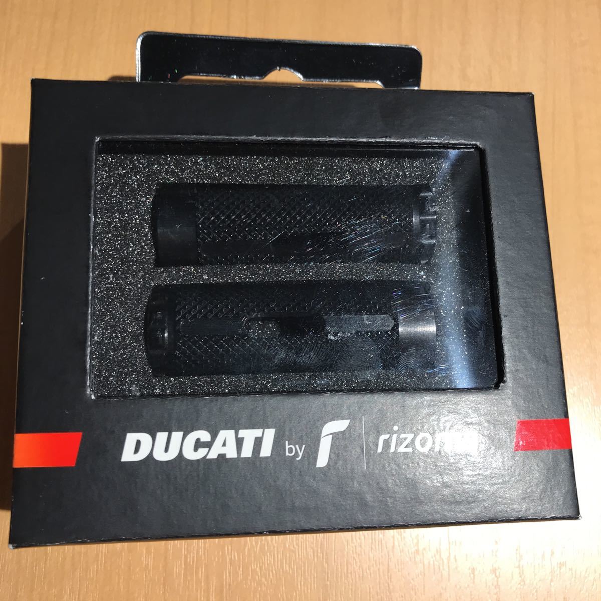 ドゥカティ (DUCATI) ビレットフットペグセット スクランブラー用　(96280501AA・96280511A)　新品未使用品_画像2