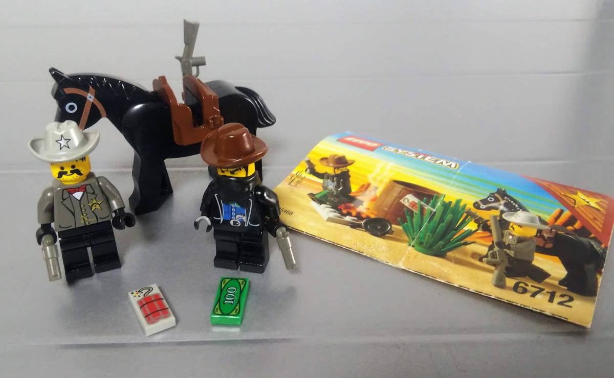 ※説明書とフィグのみ　部品取り用 レゴ LEGO ウエスタン 6712 Sheriff's Showdown ワイルドゴメスと保安官ビリーの決闘 ミニフィグ 馬_画像１