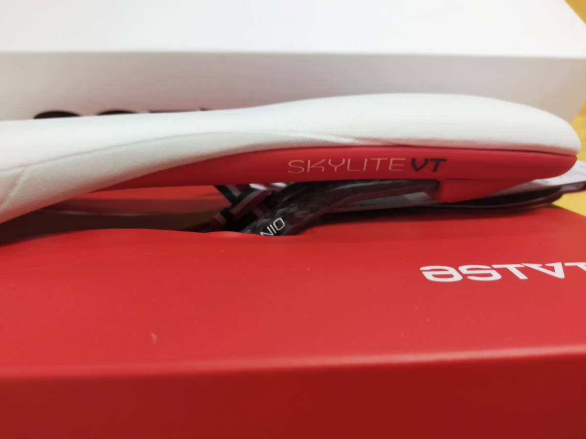 新品 SKYLITE VT 275×135mm WHITE-GREY/RED スカイライト 新品 SKYLITE VT 275×135mm WHITE-GREY/RED スカイライト