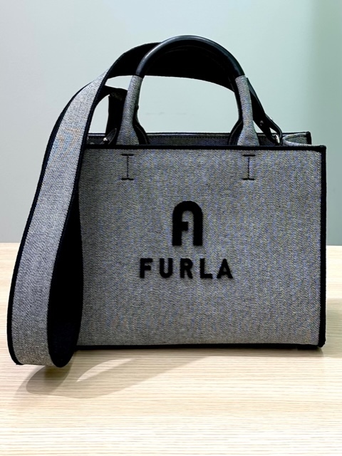 新しいエルメス 【C-4132】未使用 フルラ FURLA 2WAY バッグ