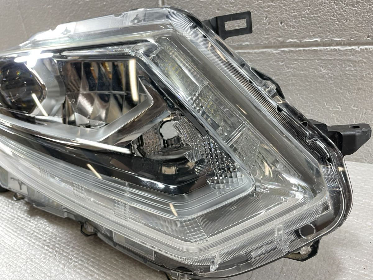 R50808 エクストレイル T32 前期 純正 ヘッドライト 右 LED KOITO 100-17942 26025-4CA6D 刻印 F レンズ 割れ 欠け 無しの画像2