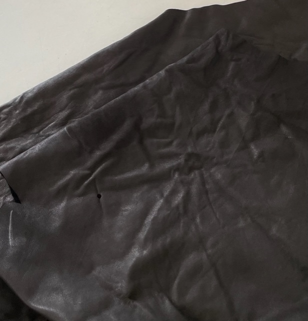 ☆ワンコイン♪♪練習用にも♪☆★超特価★衣料革 ハギレ 黒 ブラック 約1.8kgの画像2