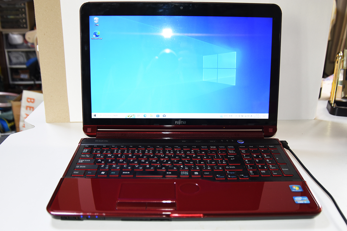 超美品の 8GB-RAM 2.3GHz Core-i7 Quad AH77/HR LIFEBOOK 富士通ノート