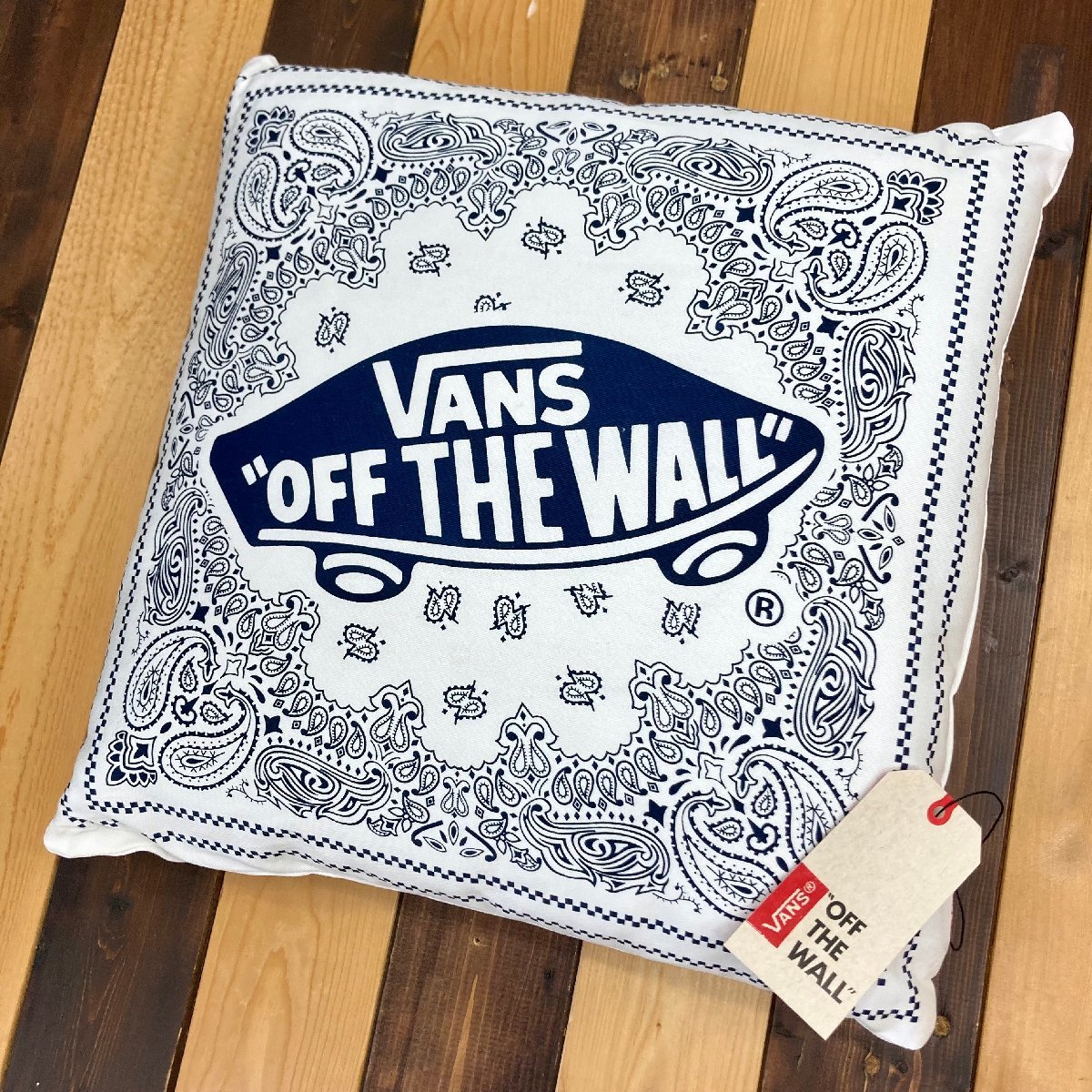 新品未使用 VANS バンズ バンダナクッション 枕 まくら リビング サーフィン スケートボード ストリート 正方形 VA15HS-A05 ホワイト 白系_画像10