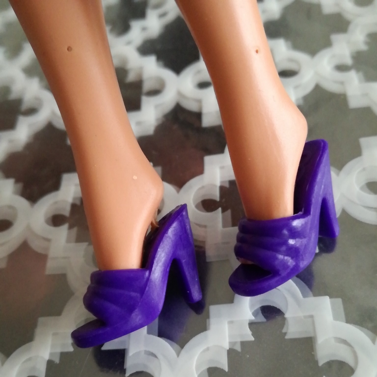 n153 人形用 BARBIE バービー Bマーク付 ヒール サンダル パープル 紫 靴 シューズの画像3