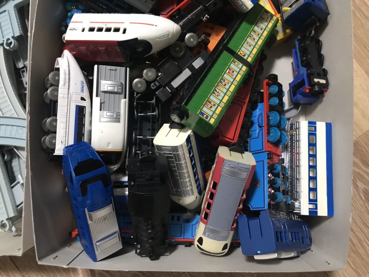 DAISOダイソー プチ電車シリーズ他 まとめてたくさん プラレール DAISOダイソー プチ電車シリーズ他 まとめてたくさん プラレール