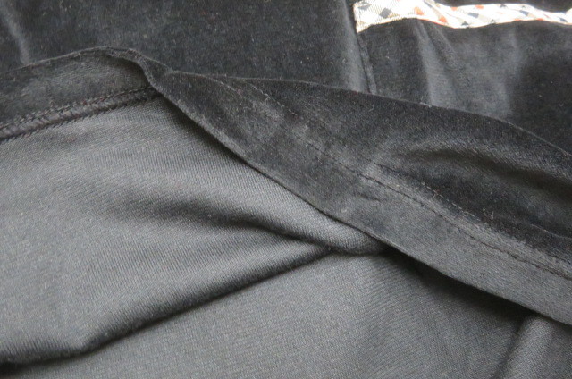 即決・未使用タグ付き☆DAKS パジャマ 黒・ベロア・長袖 長ズボン・ダックス ナイトウェア_画像9