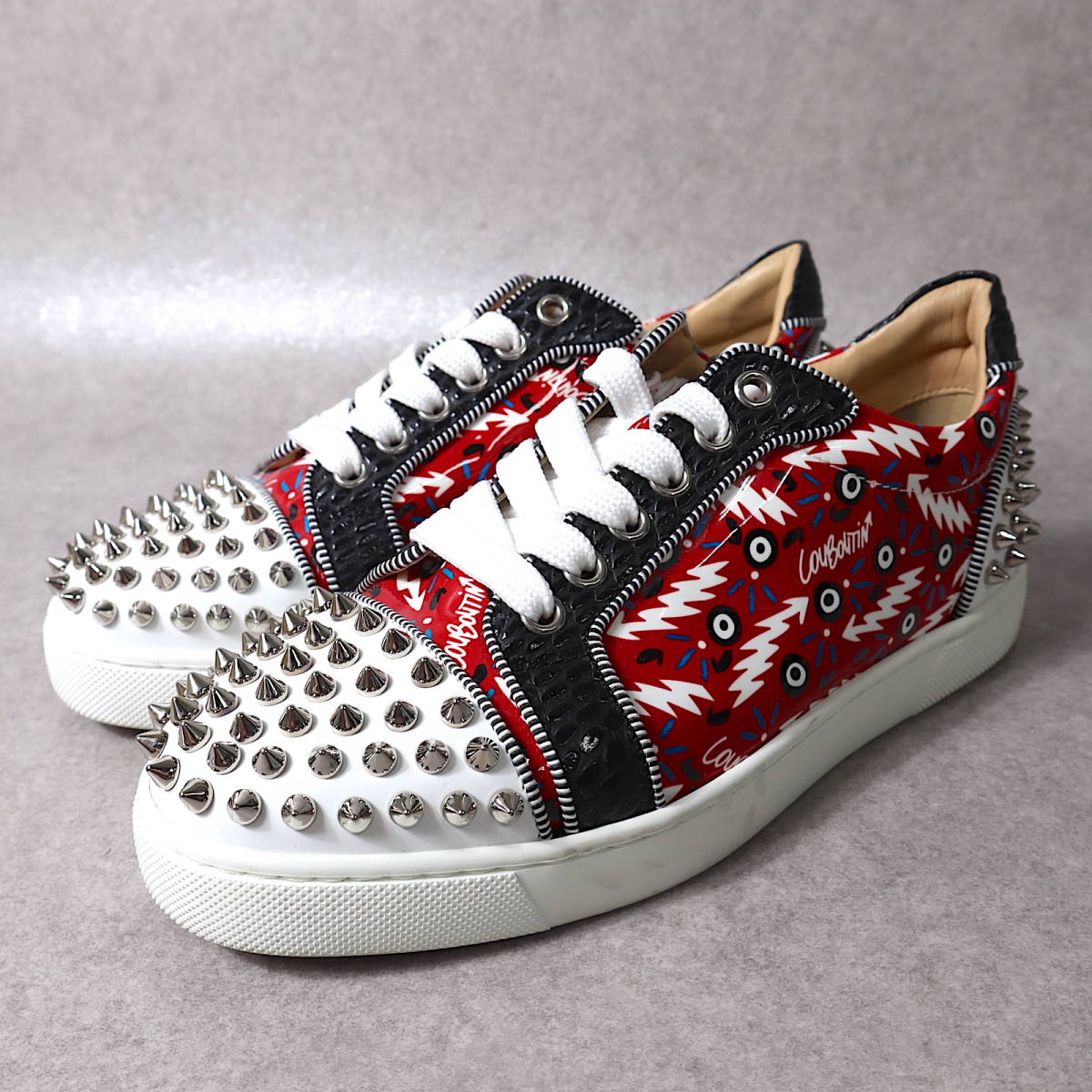 3-YH022【美品】クリスチャンルブタン Christian Louboutin スタッズ スニーカー レッド ホワイト 箱・保存袋付 36 レディース_画像2