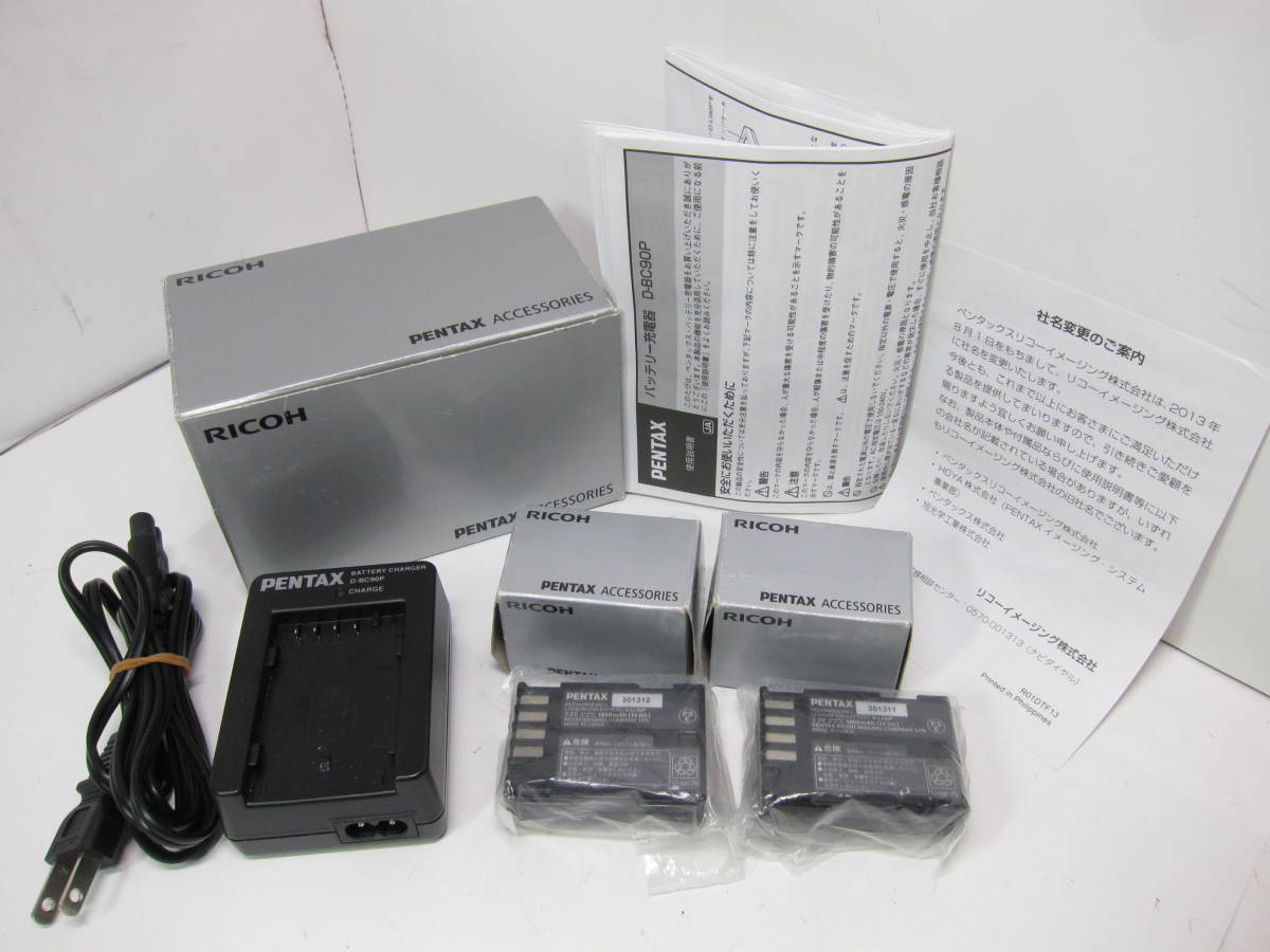 PENTAX 645D/ K-5/ K-7用 充電器 D-BC90P ＋ バッテリー D-LI90P (2個) ■美品■ 10678_画像1