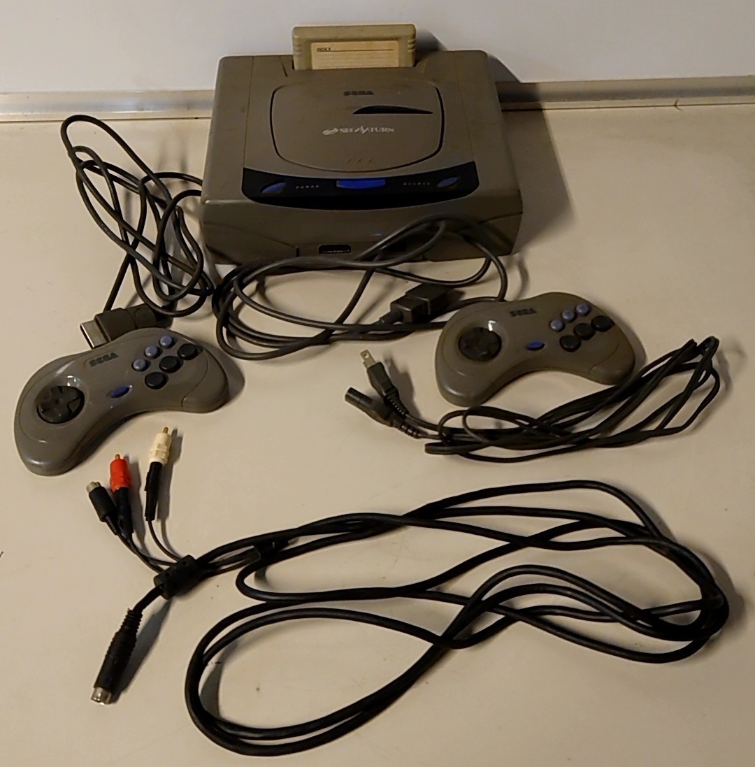 無料発送 セガサターン/ SEGA/コントローラー2つ付/配線あり SATURN