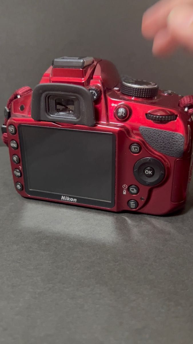 只今値下げ中 Nikon D3200希少なレッド 高画質一眼レフ 初心者 女性