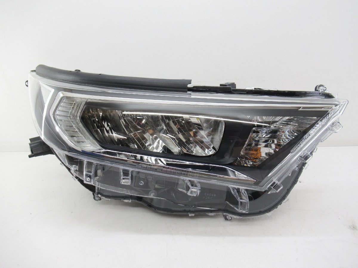 《新車外し》 RAV4 ラブ4 MXAA52 MXAA54 純正 右 ヘッドライト LED 【 STANLEY 42-87 】(M086751)_画像1