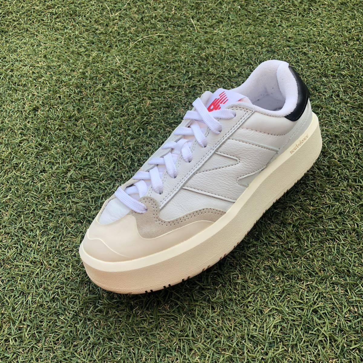 驚きの価格が実現! 美品25 newbalance CT302ODニューバランス HW222