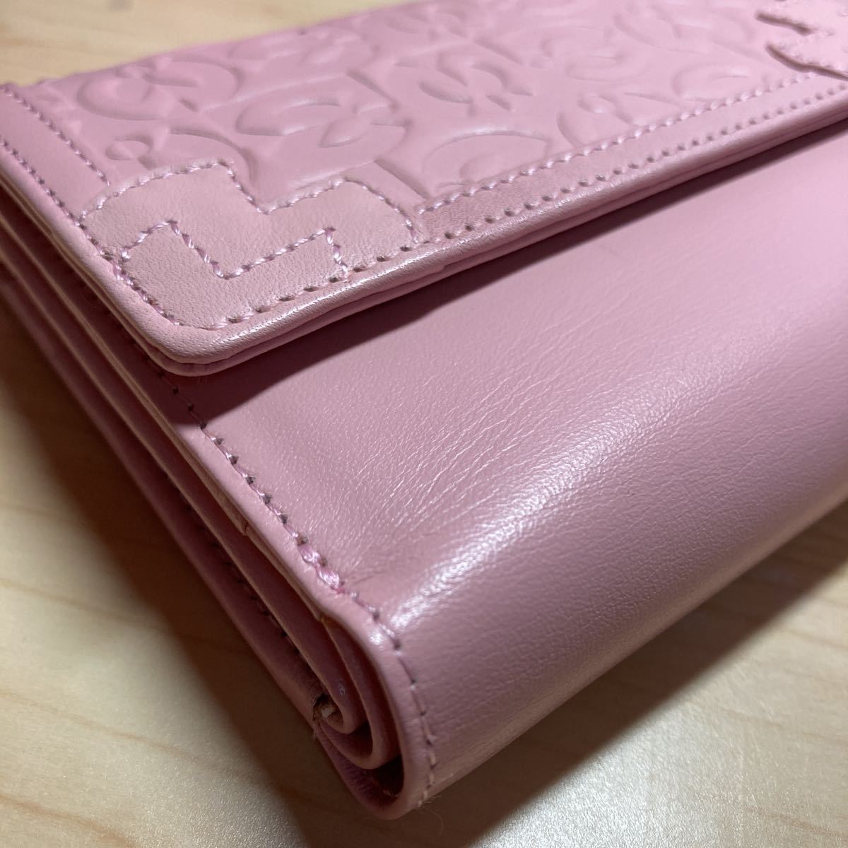 ミラショーン 財布 ピンク がま口 かぶせ牛革 レザー ロゴ 型押し 