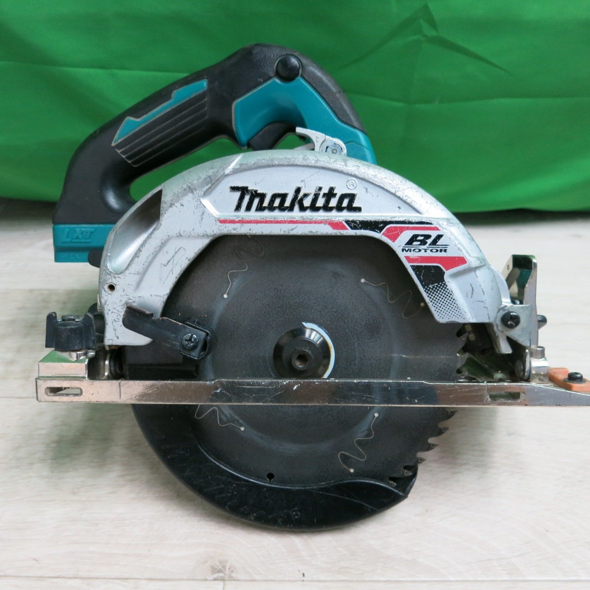 驚きの値段】 充電式 165mm バッテリー2個付☆マキタ マルノコ makita